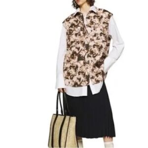 New SAMSOE SAMSOE Oversized
Sleeveless Button Down Shirt
Camo vest